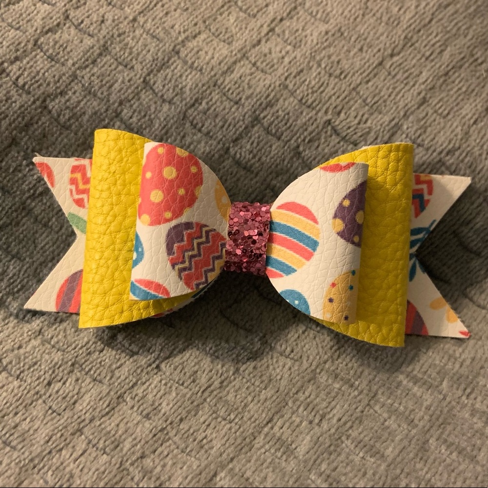 Egg-citing Easter bows!